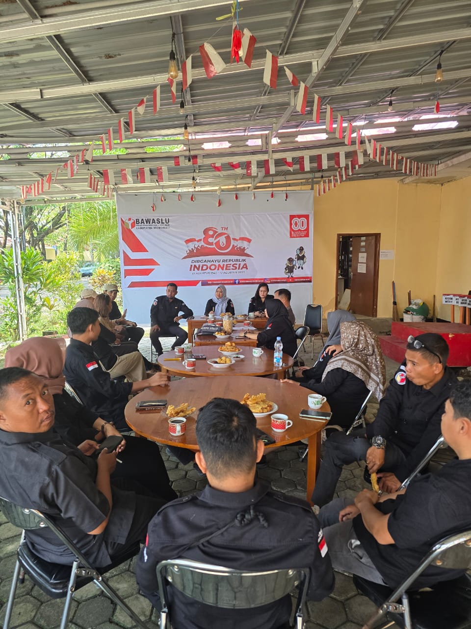 Rapat dalam kantor mengenai Kehumasan 