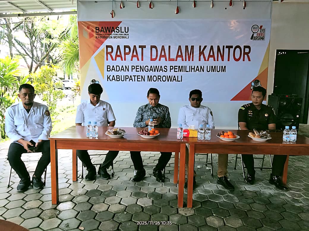 Kegiatan rapat dalam kantor yang digelar oleh Bawaslu Kabupaten Morowali, Sulawesi Tengah.