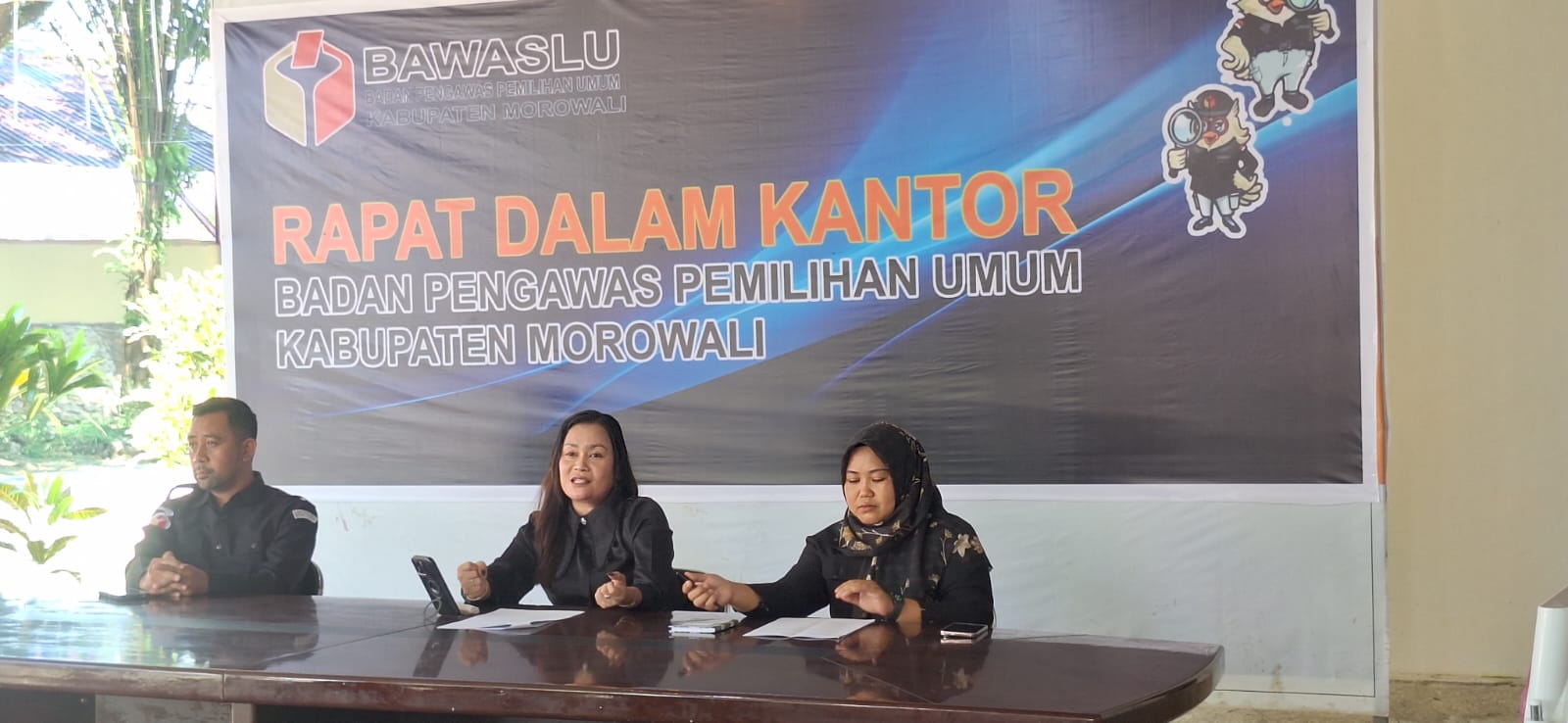 Bawaslu Melaksanakan Rapat Dalam Kantor 