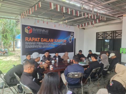 Bawaslu Morowali melaksanakan rapat terkait tata kelola kelembagaan dan kearsipan