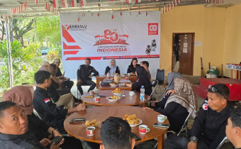 Rapat dalam kantor mengenai Kehumasan 