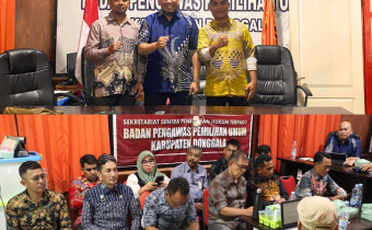 Kasubag dan Staf Bawaslu Kabupaten Morowali Mengikuti Rapat Evaluasi Pengelolaan Data dan Informasi 